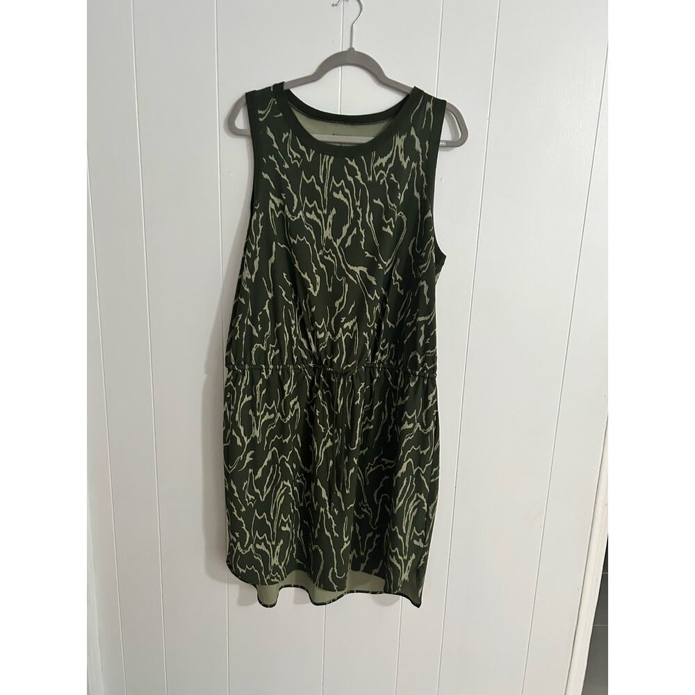 Athleta Rincon printed dress
Vogue Eucalyptus Olive XL - Picture 2 of 6